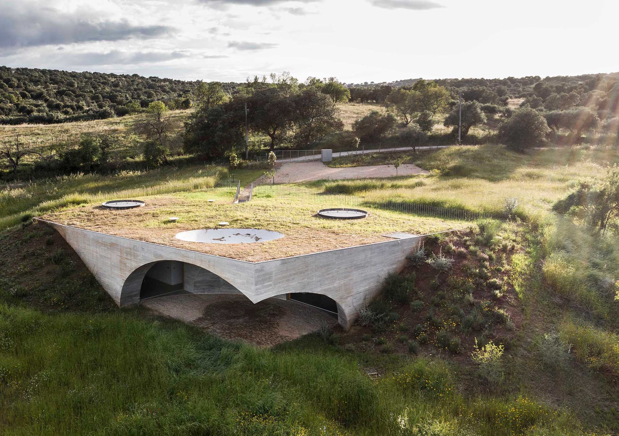 YINJISPACE - Manuel Aires Mateus × Casa na Terra